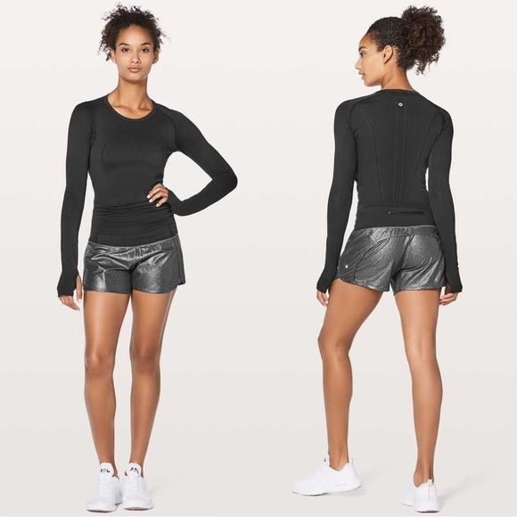 Lululemon Women’s Run Times Short II 4" in Luminosity Foil Print Black Silver 6 - Picture 1 of 15